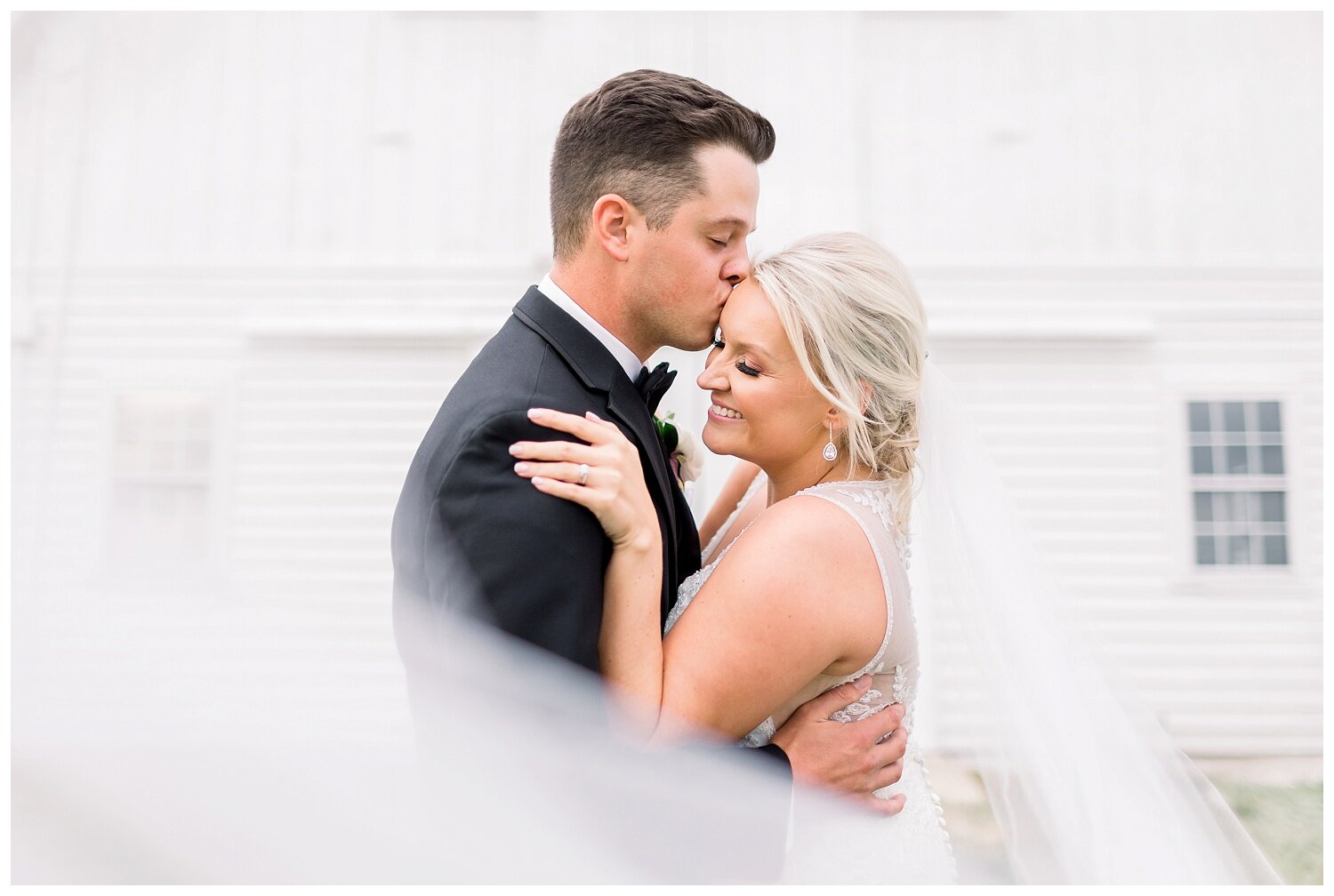 Top Kansas City wedding photographer