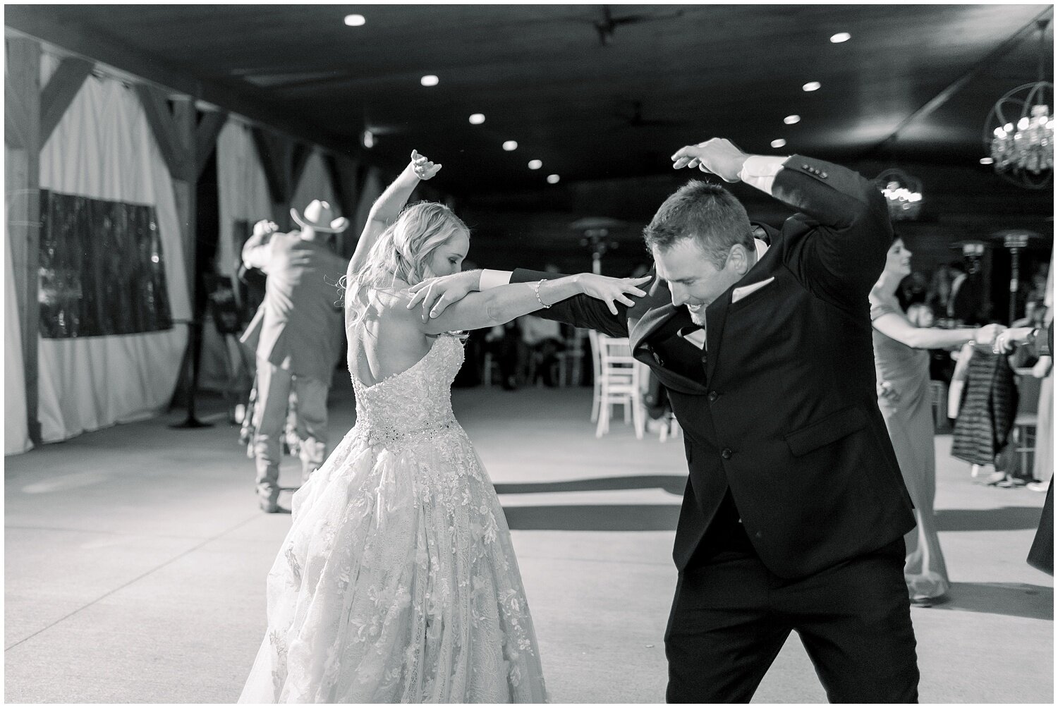 Kansas-City-Engagement-and-Wedding-Photographer-Elizabeth-Ladean-photo-_0652.jpg