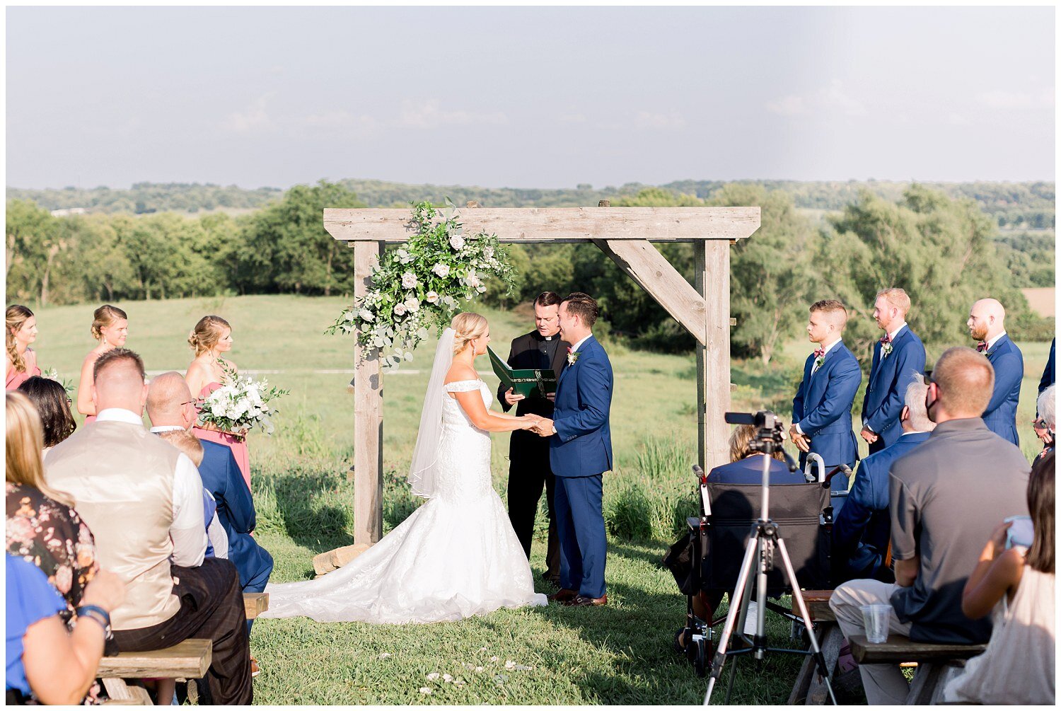 Pink-and-Navy-Wedding-at-Timber-Barn-Weston-Missouri-AandD-09.05.20-Elizabeth-Ladean-Photography-photo-_6191.jpg
