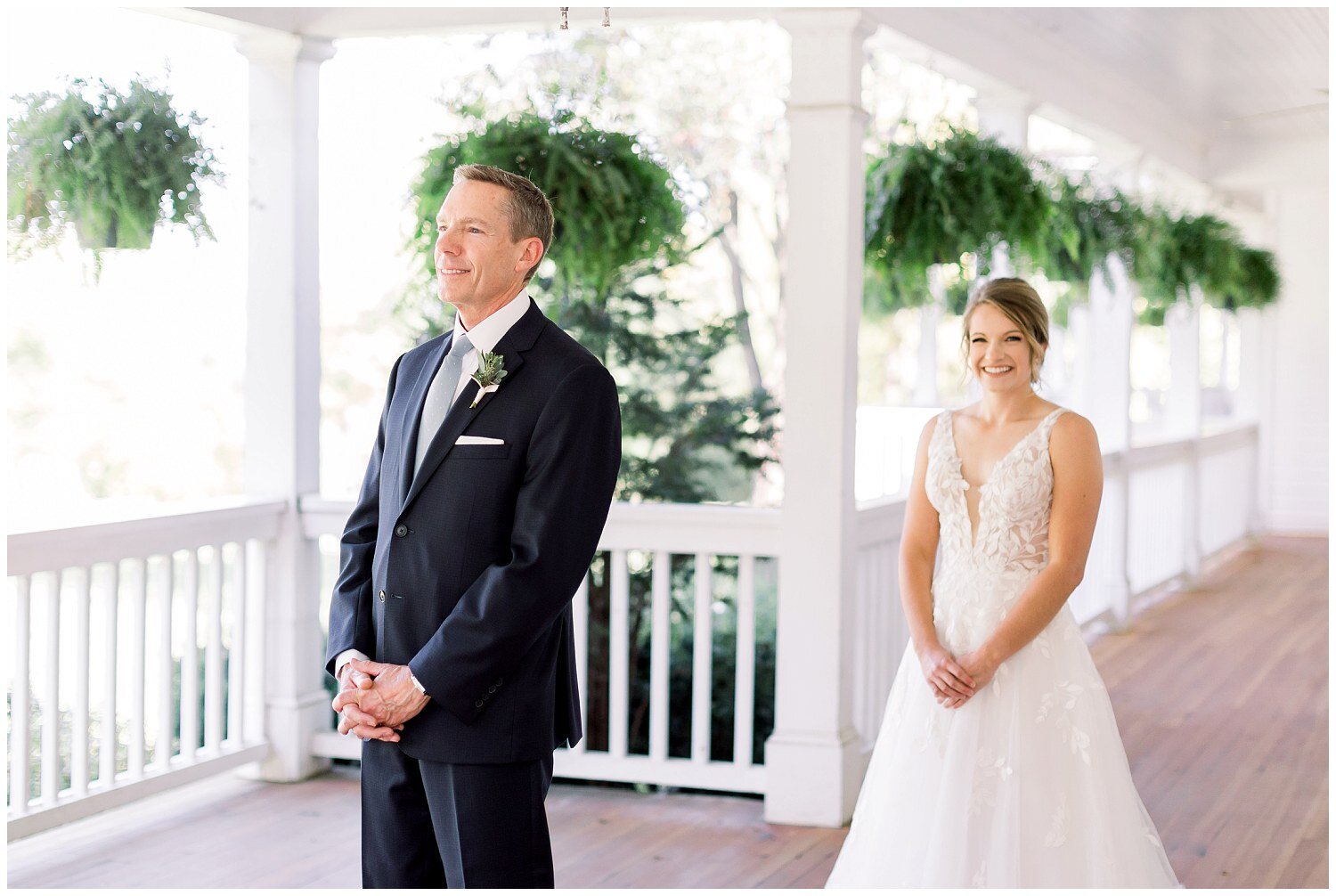 Soft-White-and-Light-Blue-Summer-Wedding-Photos-at-Hawthorne-House-KC-H+B-09.25.2020-Elizabeth-Ladean-Photography-photo-_7678.jpg