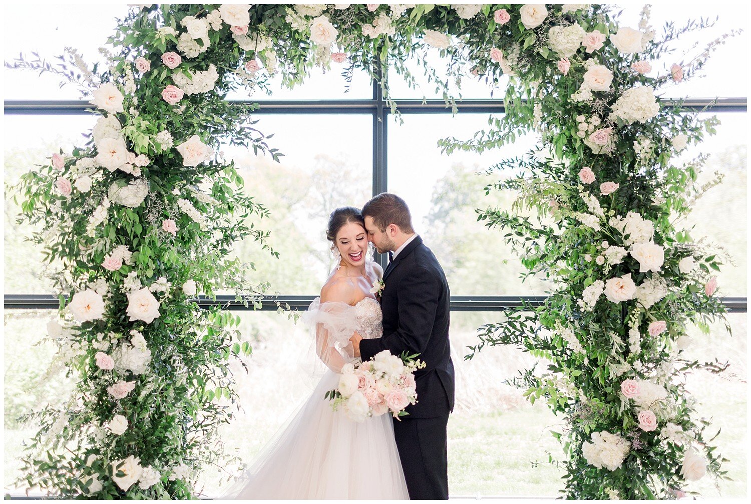Luxe-Garden-British-Themed-Wedding-Kansas-City-05-2021-Elizabeth-Ladean-Photography-photo-_3159.jpg
