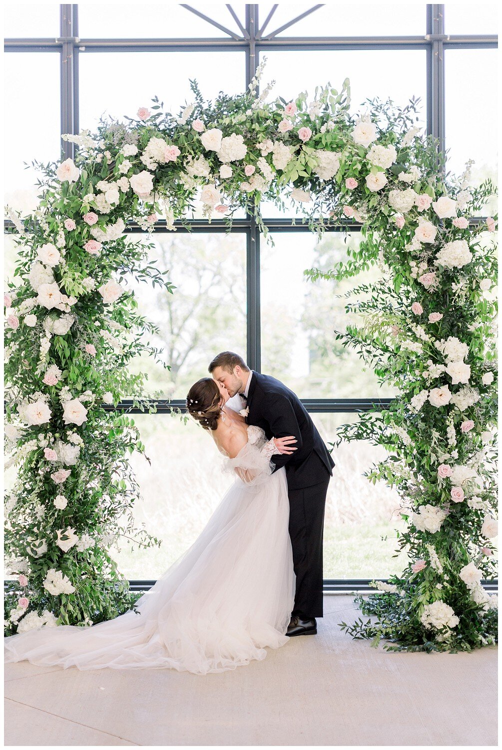 Luxe-Garden-British-Themed-Wedding-Kansas-City-05-2021-Elizabeth-Ladean-Photography-photo-_3173.jpg