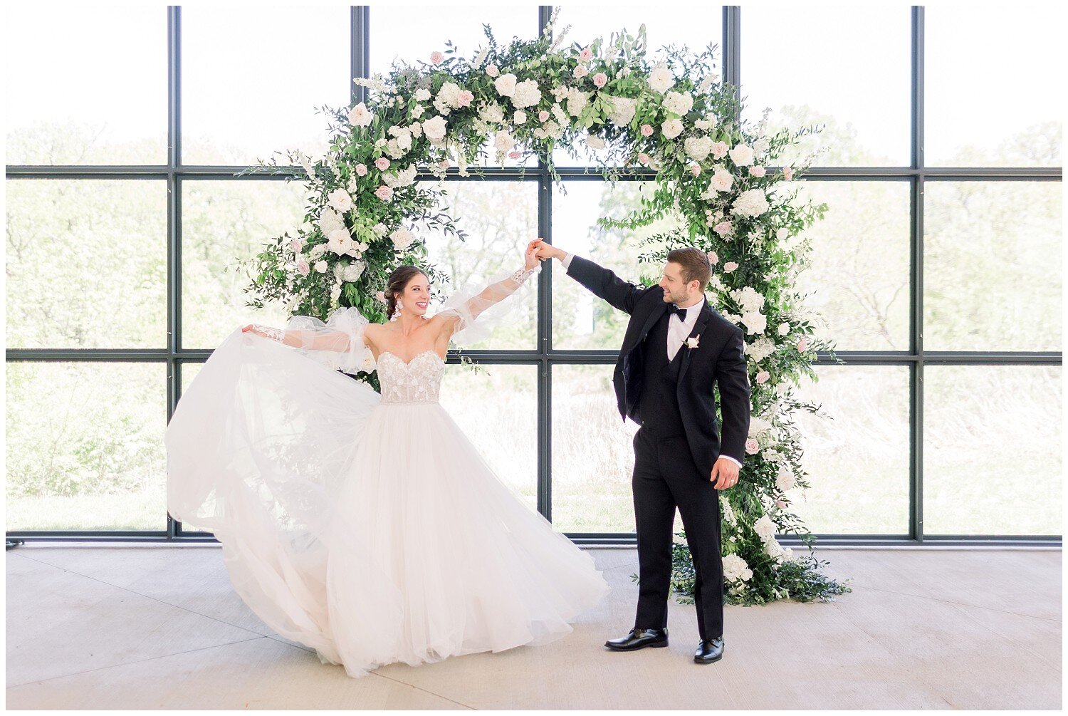Luxe-Garden-British-Themed-Wedding-Kansas-City-05-2021-Elizabeth-Ladean-Photography-photo-_3174.jpg