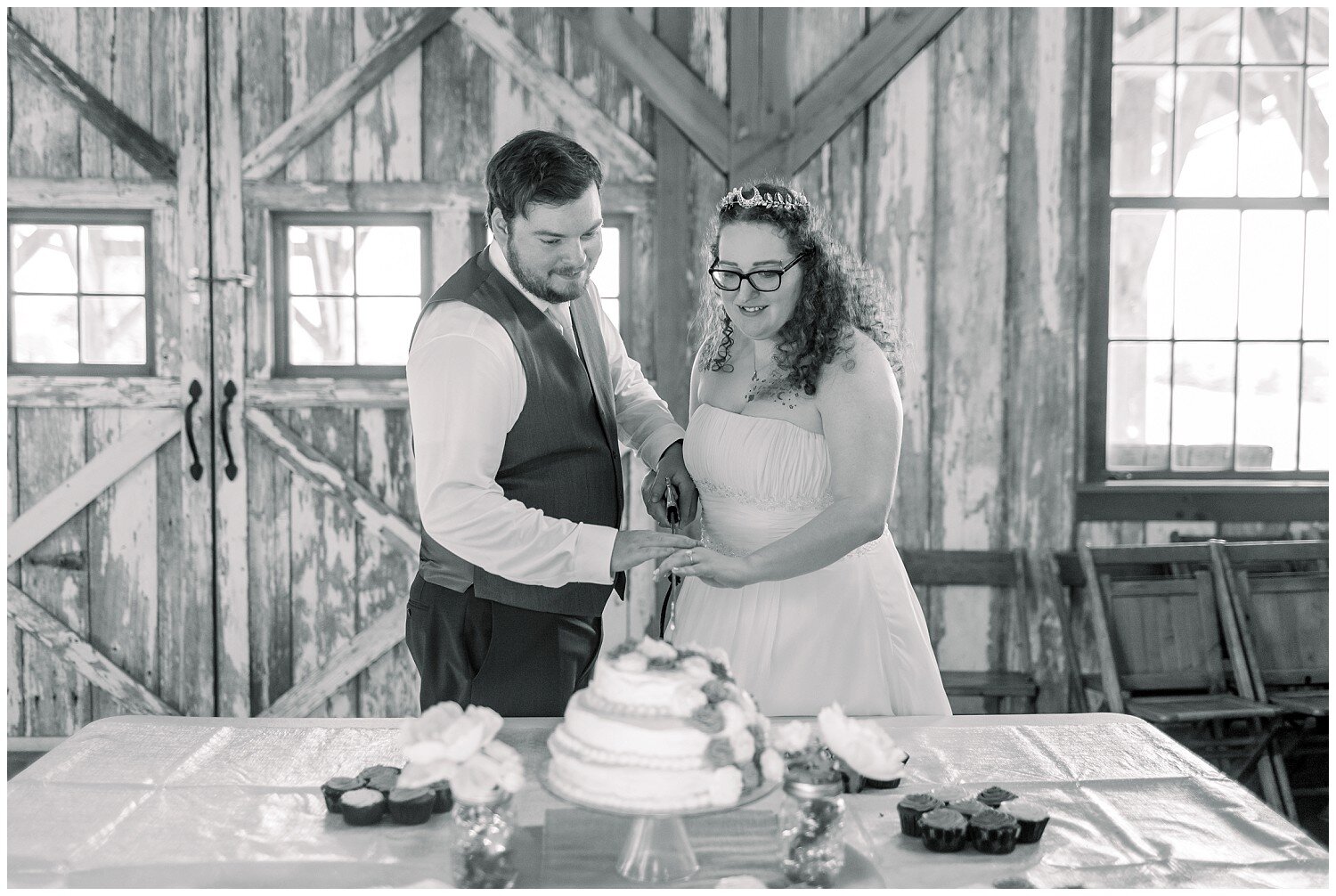 Weston-Timber-Barn-Wedding-Kansas-City-S+C-06-2021-Elizabeth-Ladean-Photography-photo-_4526.jpg