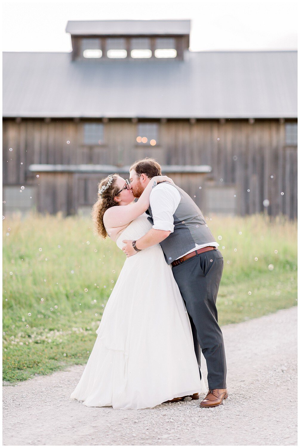 Weston-Timber-Barn-Wedding-Kansas-City-S+C-06-2021-Elizabeth-Ladean-Photography-photo-_4535.jpg