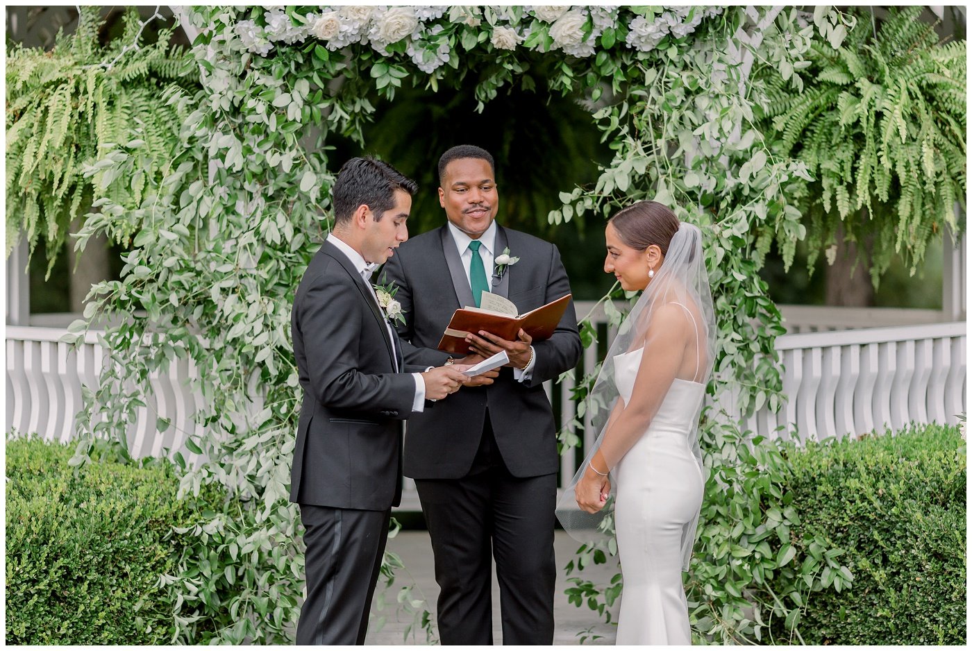 Outdoor wedding at Hawthorne House Parkville MO