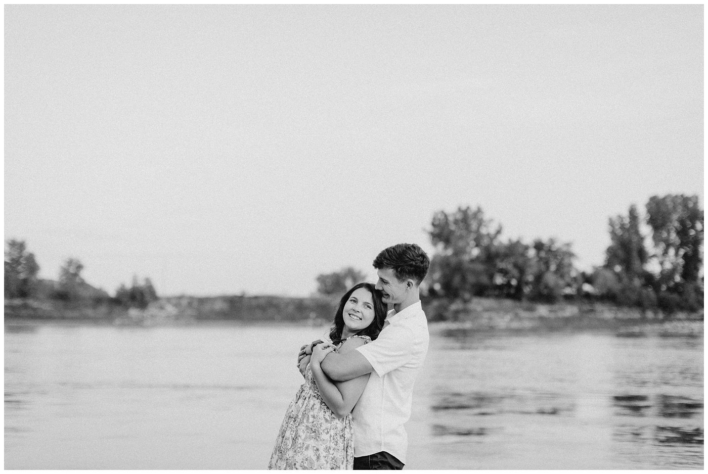 A-Kansas-City-Riverfront-Engagement-Photo-Session-B+J-by-Elizabeth-Ladean-Photography-photo-_5854.jpg