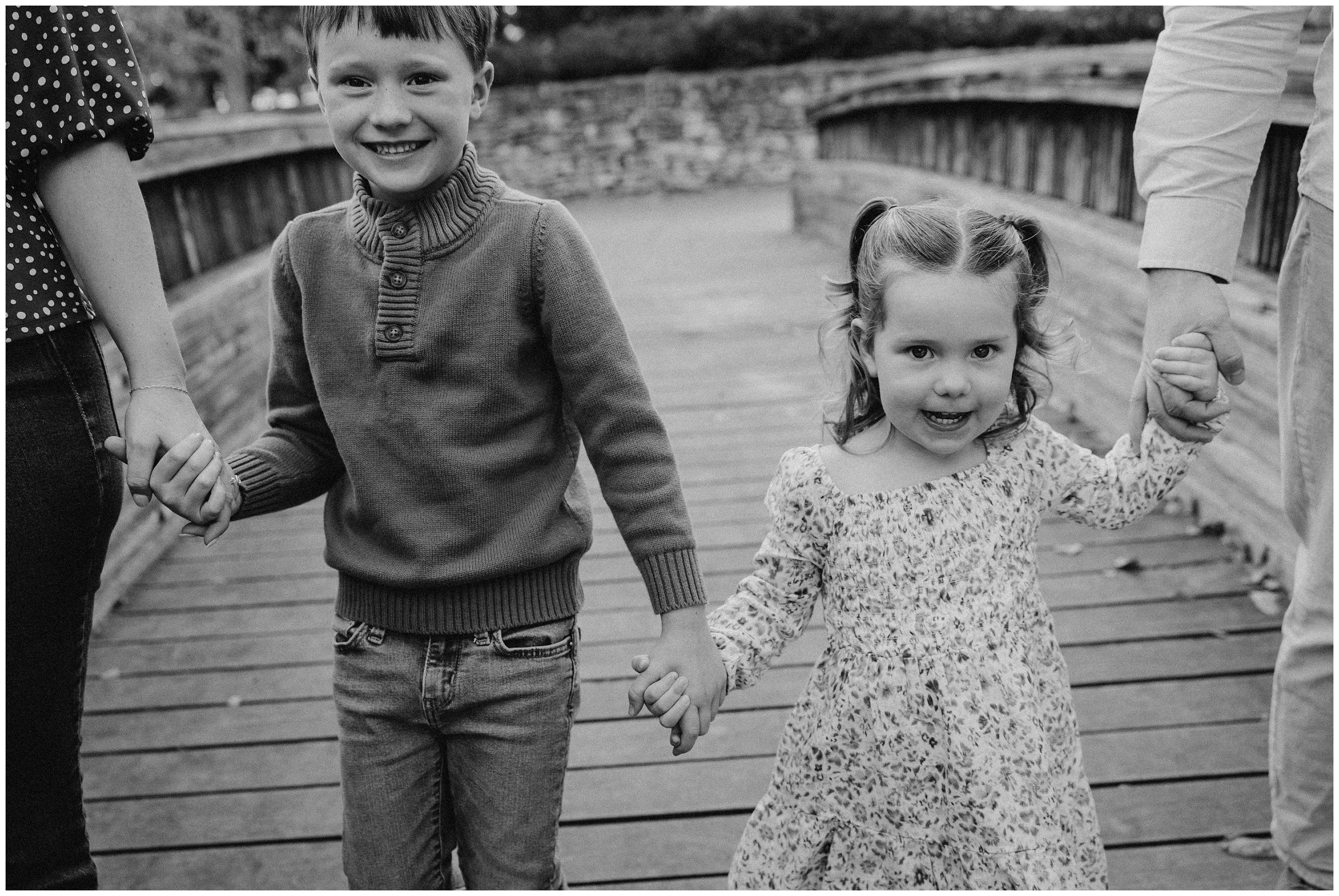 brother-and-sister-holding-hands-loose-park.jpg