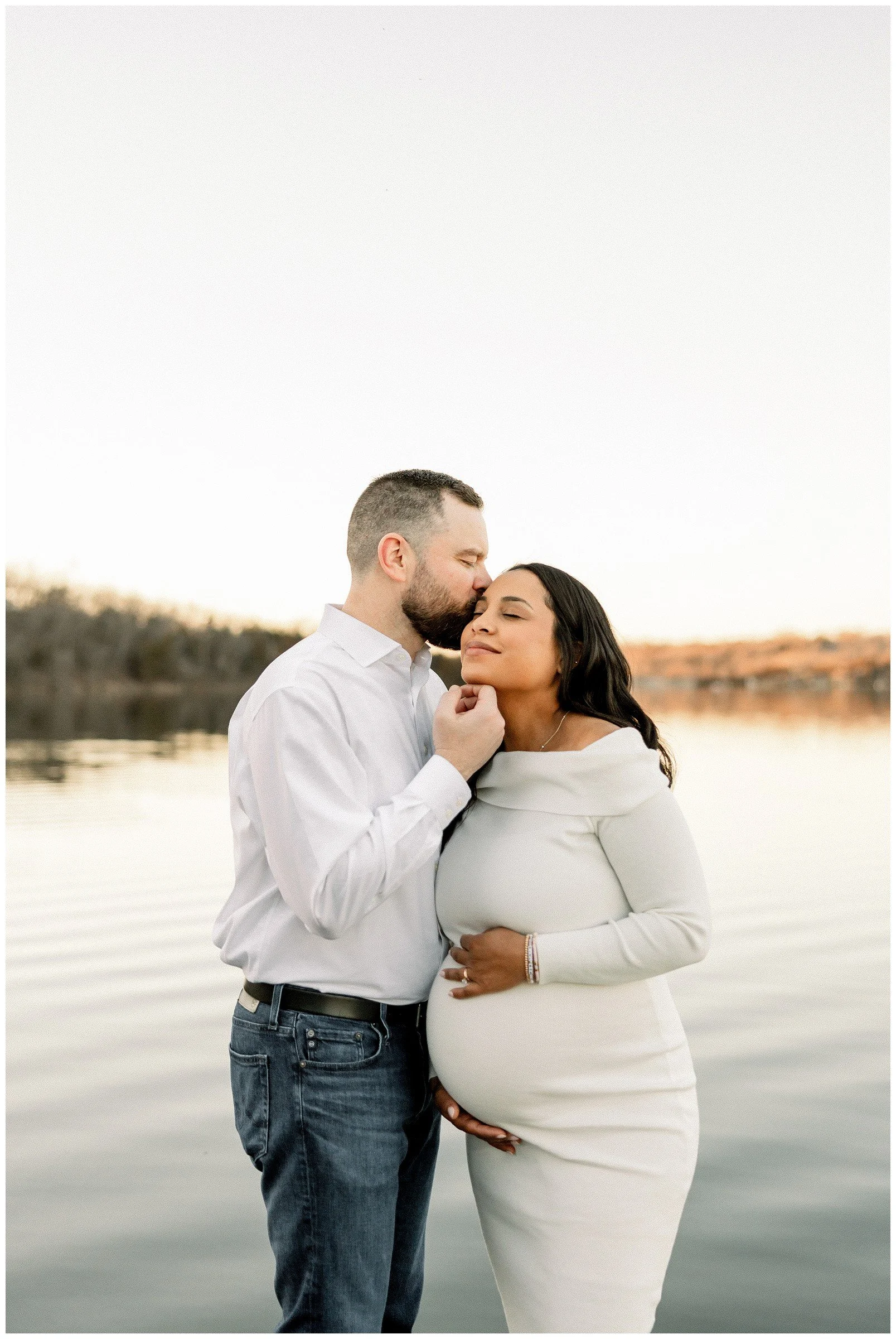 maternity-by-lake-husband-wife.jpg