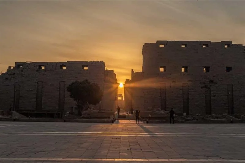 LUXOR.jpg