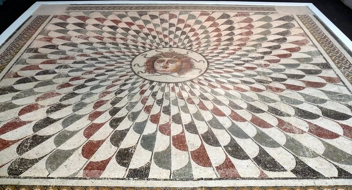 pic_06_mosaic-from-dar-zmela.jpg