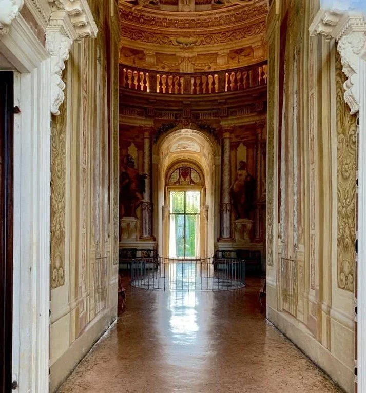 8-Italy-Wedding-Villa-La-Rotonda-Veneto-2.jpg