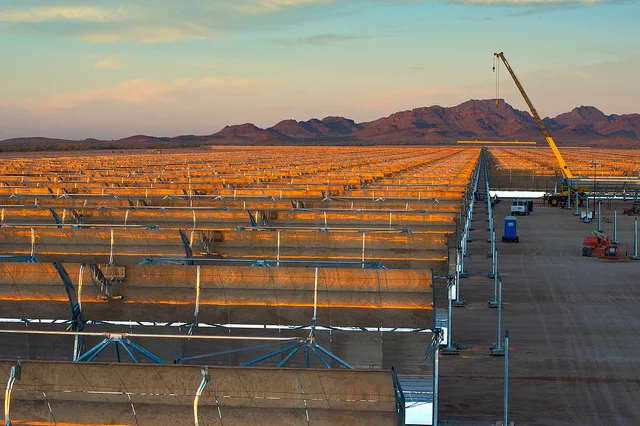 Abengoa’s Solana concentrating solar project with thermal storage. (DOE photo)