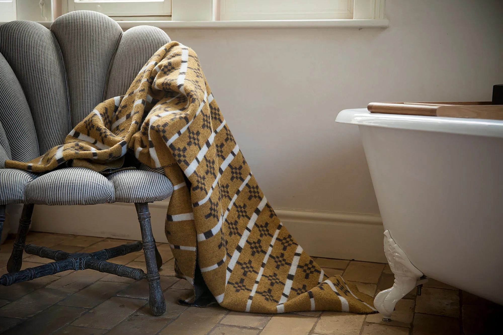 alidover_hygge_blanket_honey_2_web.jpg