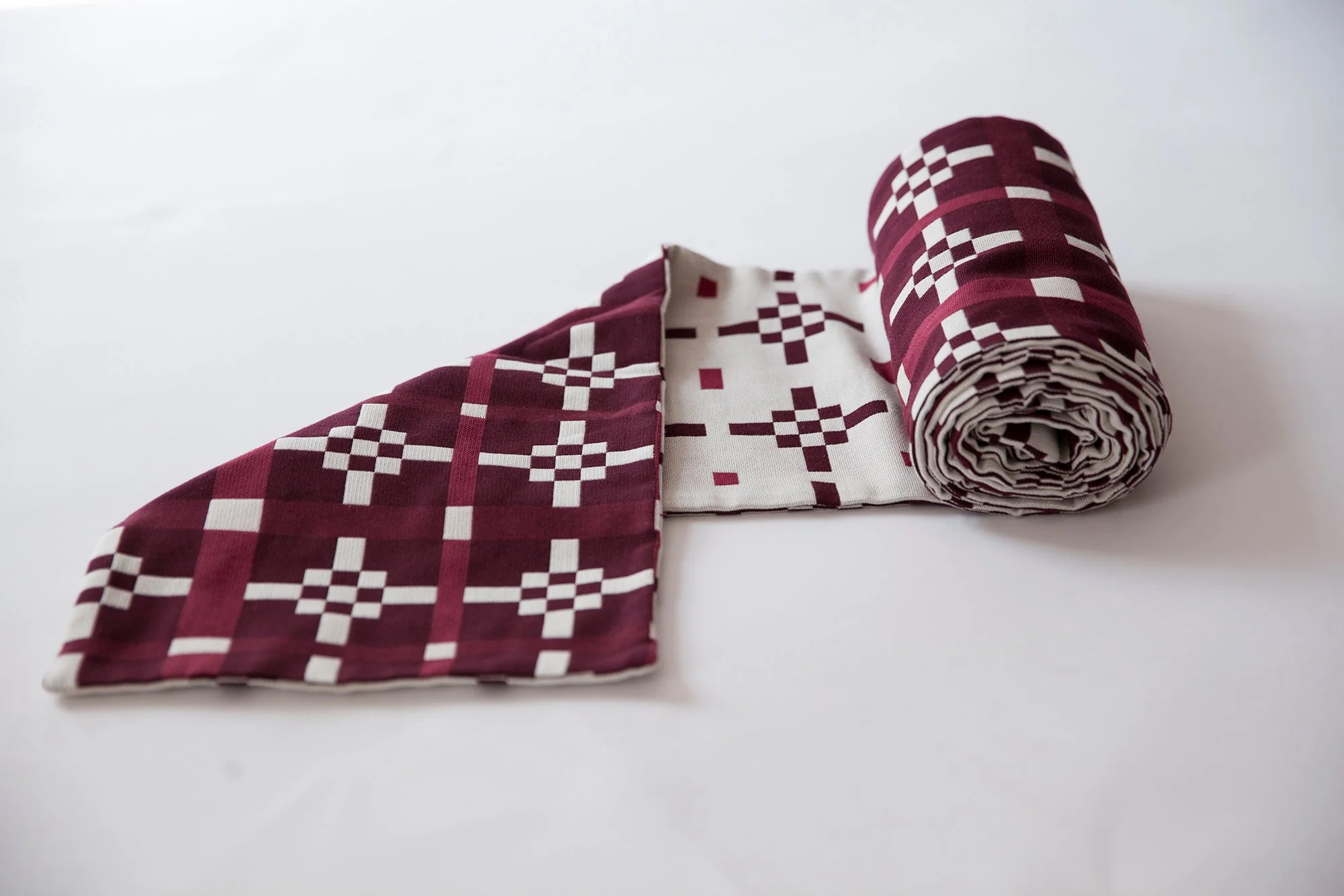 alidover_berry_scarf_dark_light_web.jpg