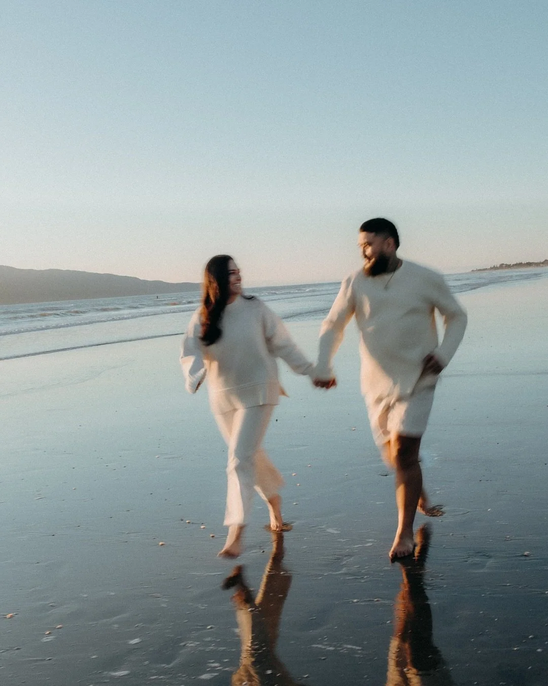 Golden hour engagement shoot with Sarah and Matt last weekend 🤌🏼
.
#engagementphoto #engagementphotographer #wellingtonengagementphotographer #raumatiphotographer #kapiticoastphotograper #raumatisouth #nzweddingphotographer
