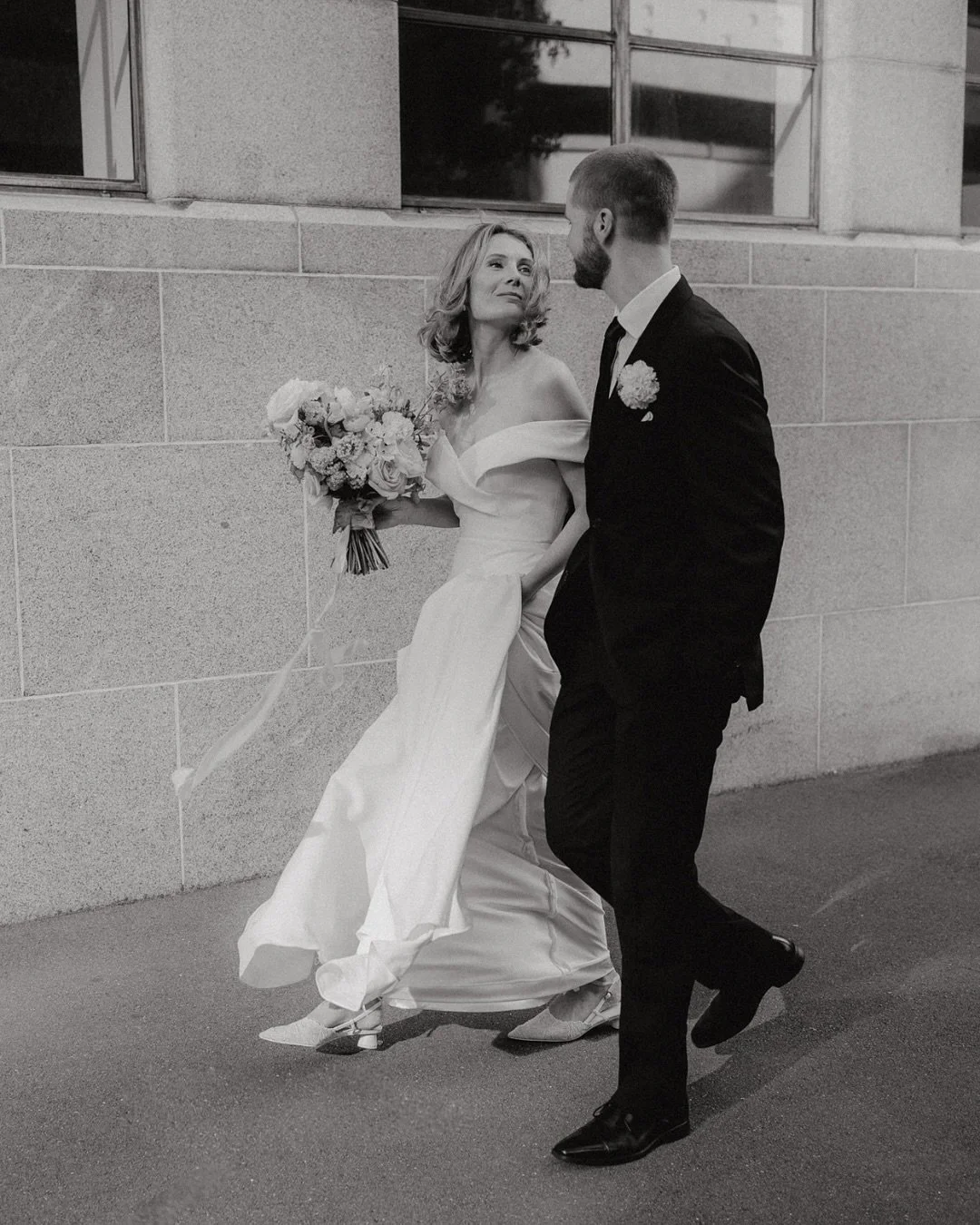 Wedding season is back in full swing and I’m so thrilled about it. Hannah and Jordan got married over the weekend at Dockside with their two beautiful kids, surrounded by family and close friends. It was a relaxed, joy-filled day celebrating lo