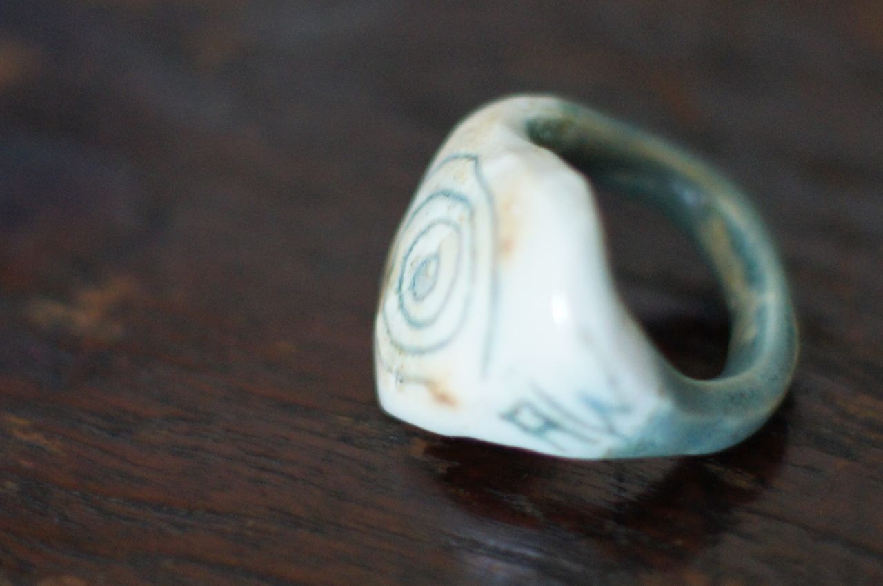 Ring sculpted in porcelain, 2011