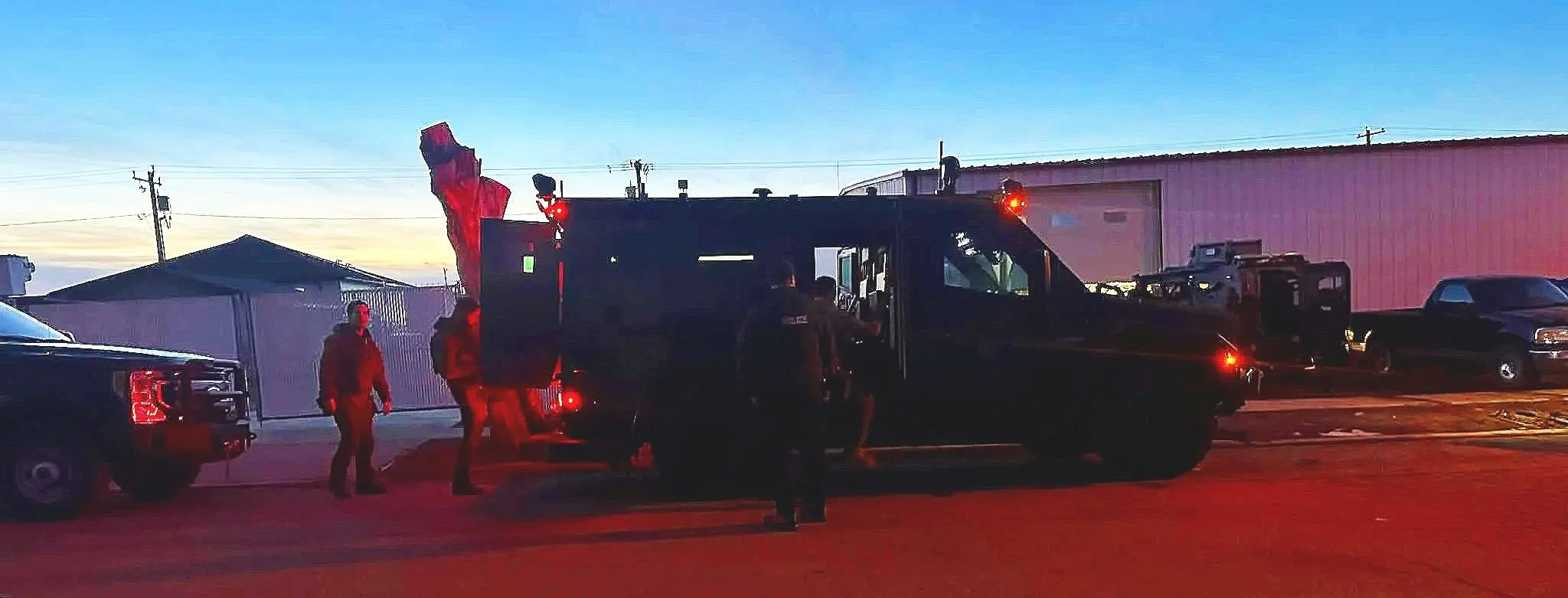 🎥🚔Man on the lam; Not hiding in his Autobody Shop