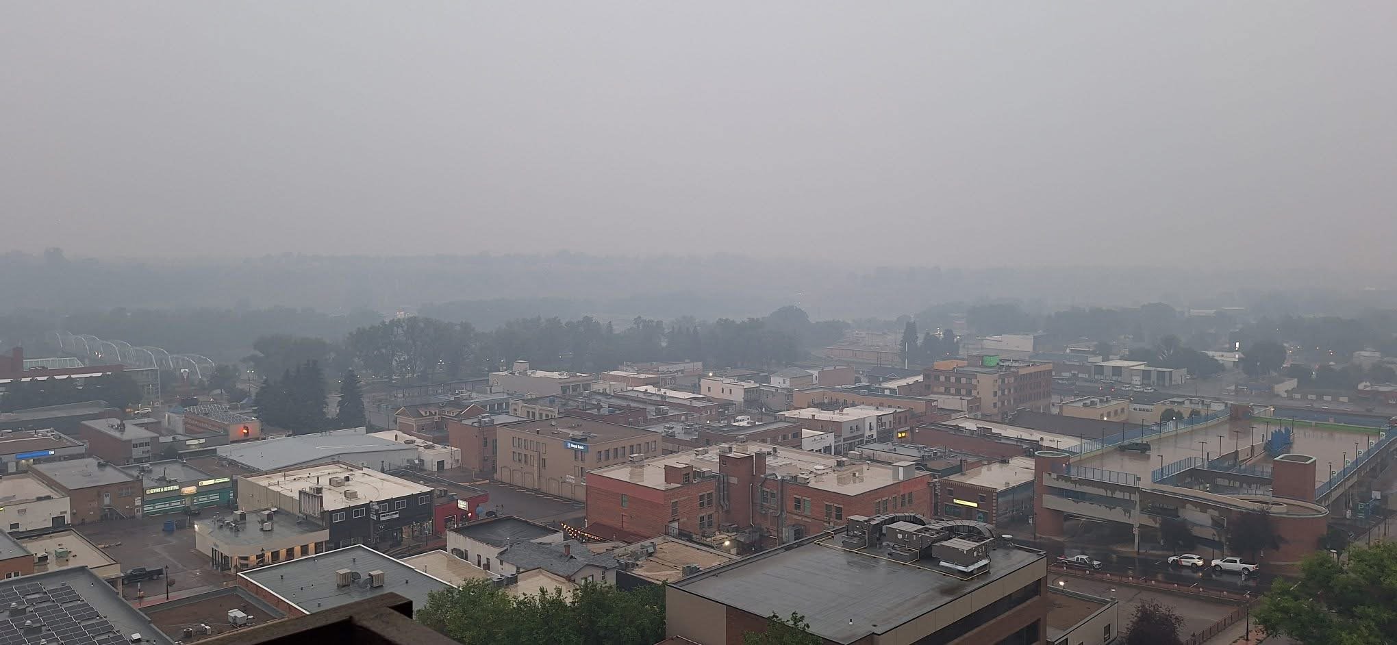 Thick wildfire smoke cloaks Medicine Hat as air quality plunges