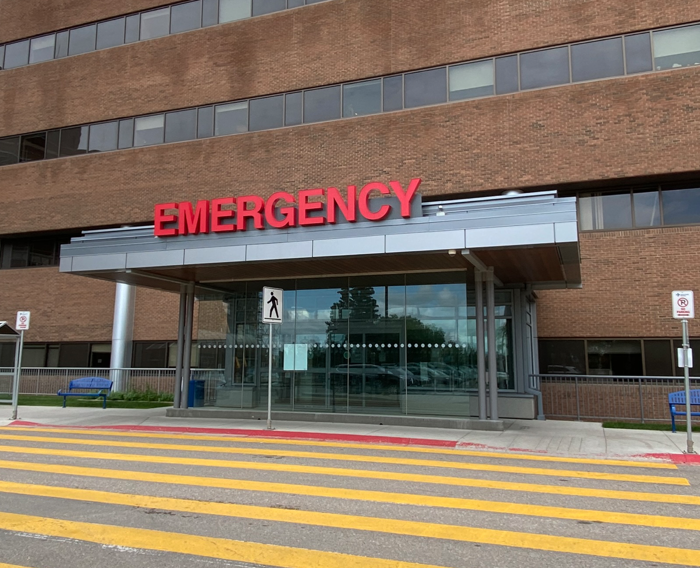 Alberta's Flu Crisis: A Perfect Storm of Low Vaccination, Bad Match, and Overloaded Hospitals