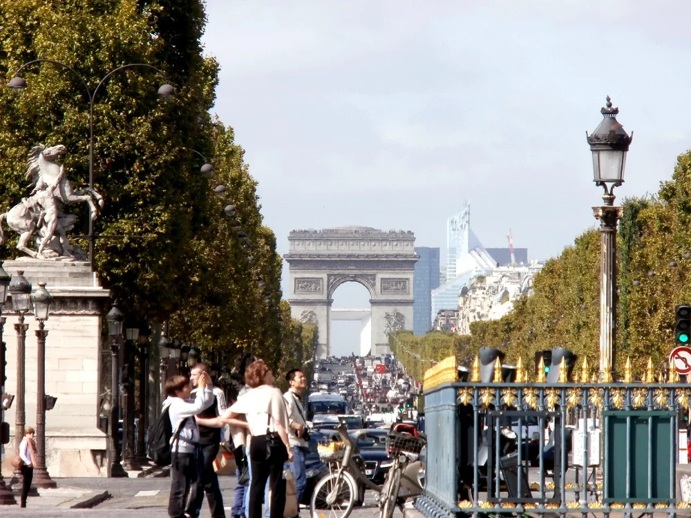 Arc de Triomphe from Place de la Concorde, with Grand Arche visible through arch