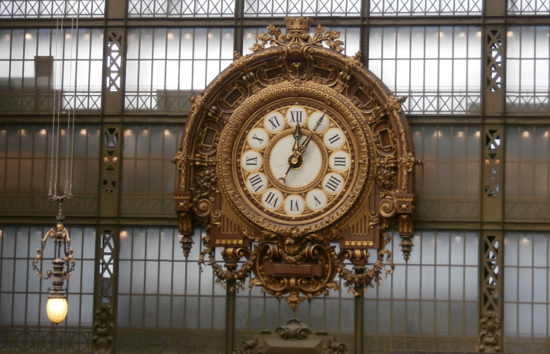 Clock in Orsay museum main hall