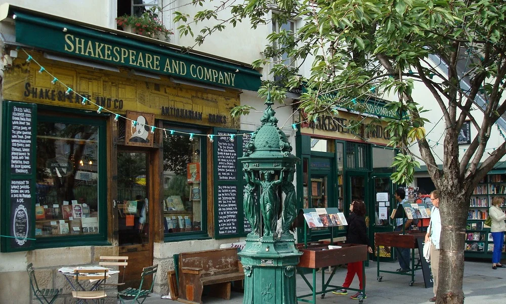 Shakespeare and Company with the Wallace drinking fountain in front of it