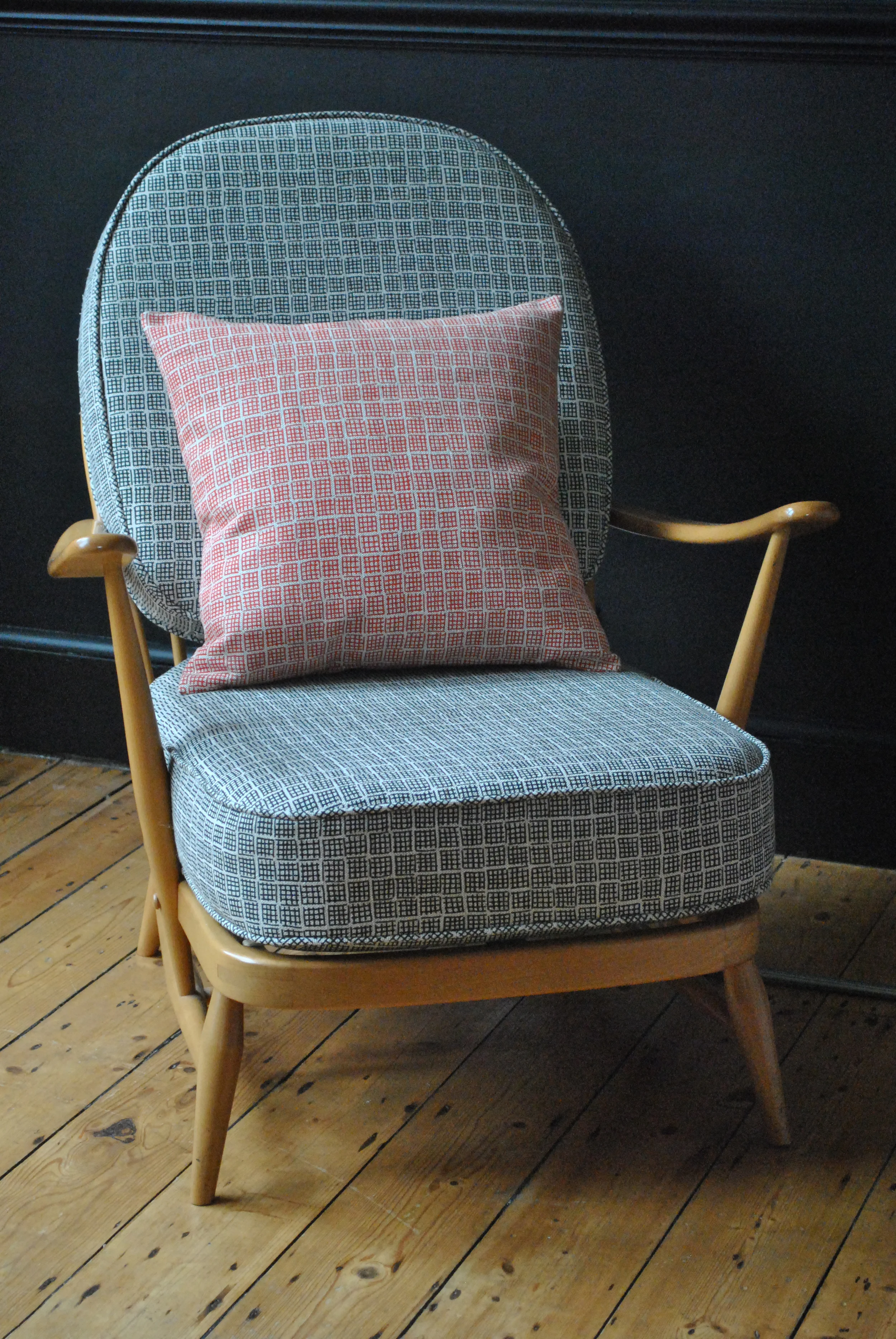 7.Thorody_Ivor_chair_cushion .jpg