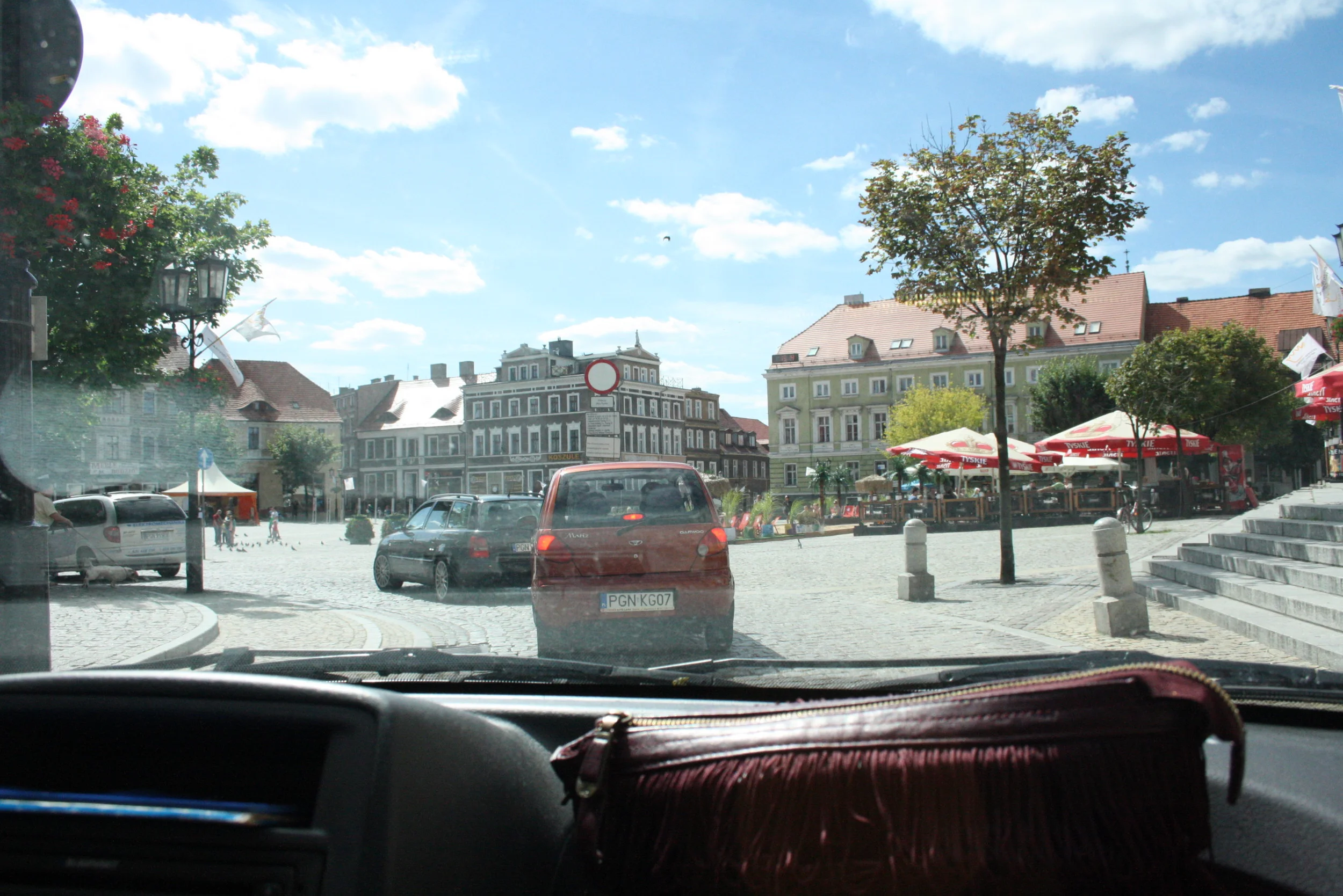 Caravana pela cidadezinha de Gniezno.