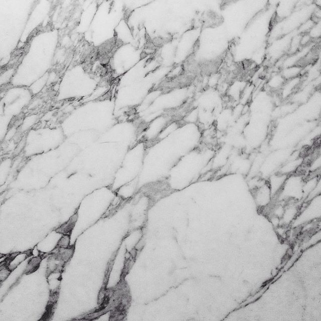 Mmmmmmmarble.

#marble #greymarble #blackandehite #walls #pattern