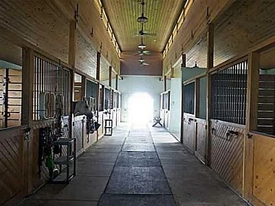 Large, Airy Center Aisle