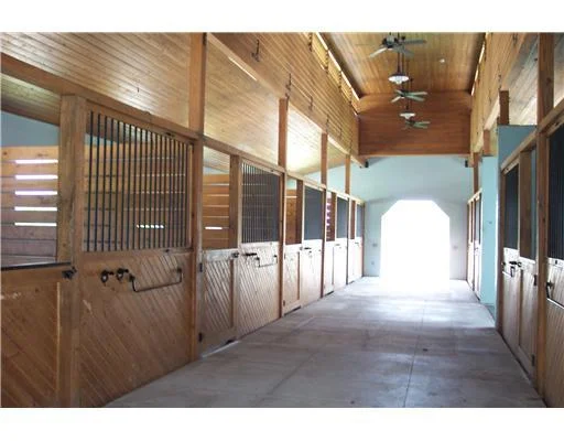 20 Stall Barn