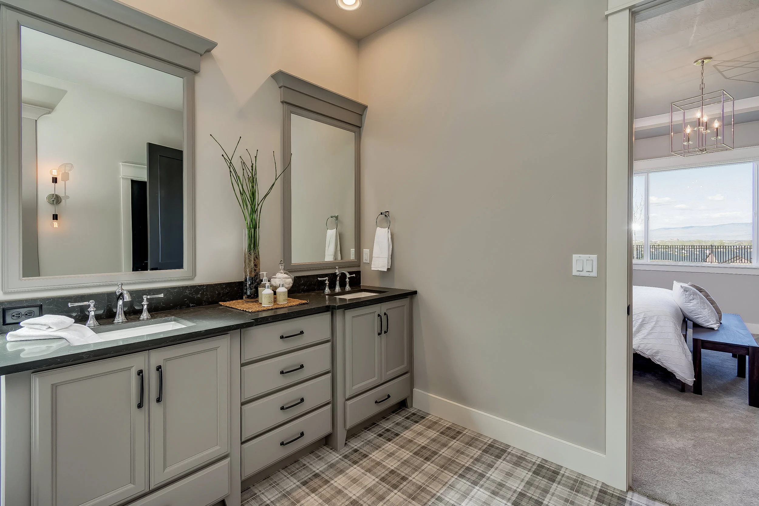 047_Master Bathroom .jpg