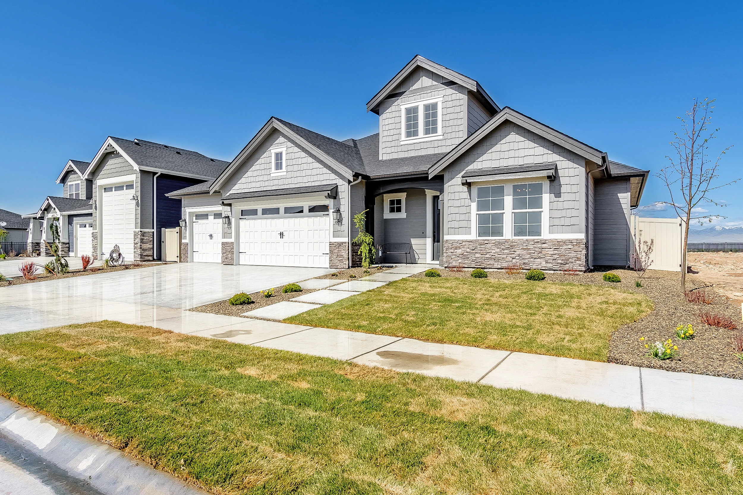 064_Front of Home.jpg
