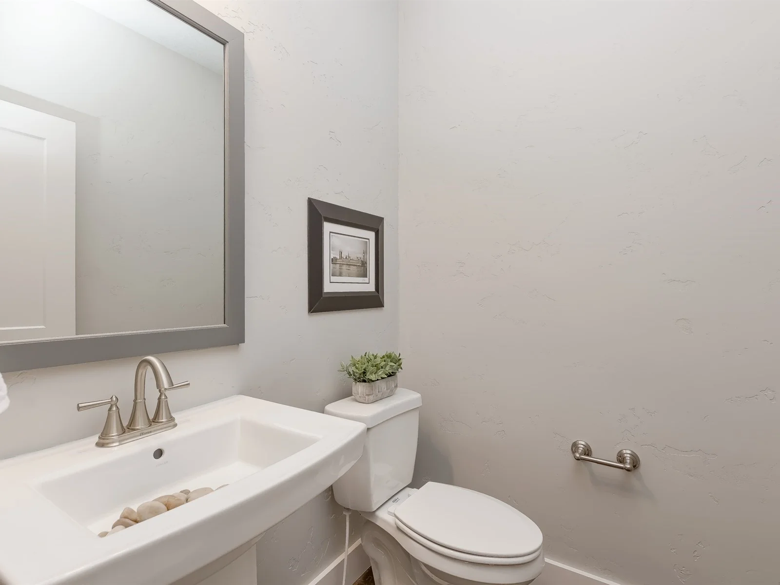 012_Bathroom .jpg
