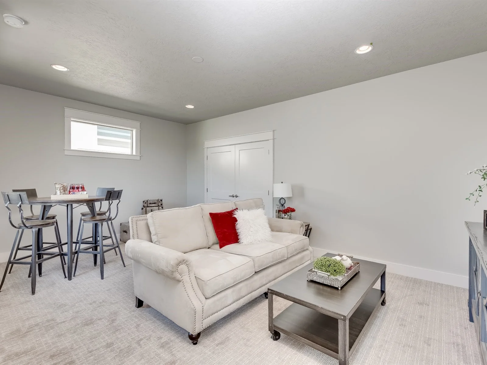 025_Family Room .jpg