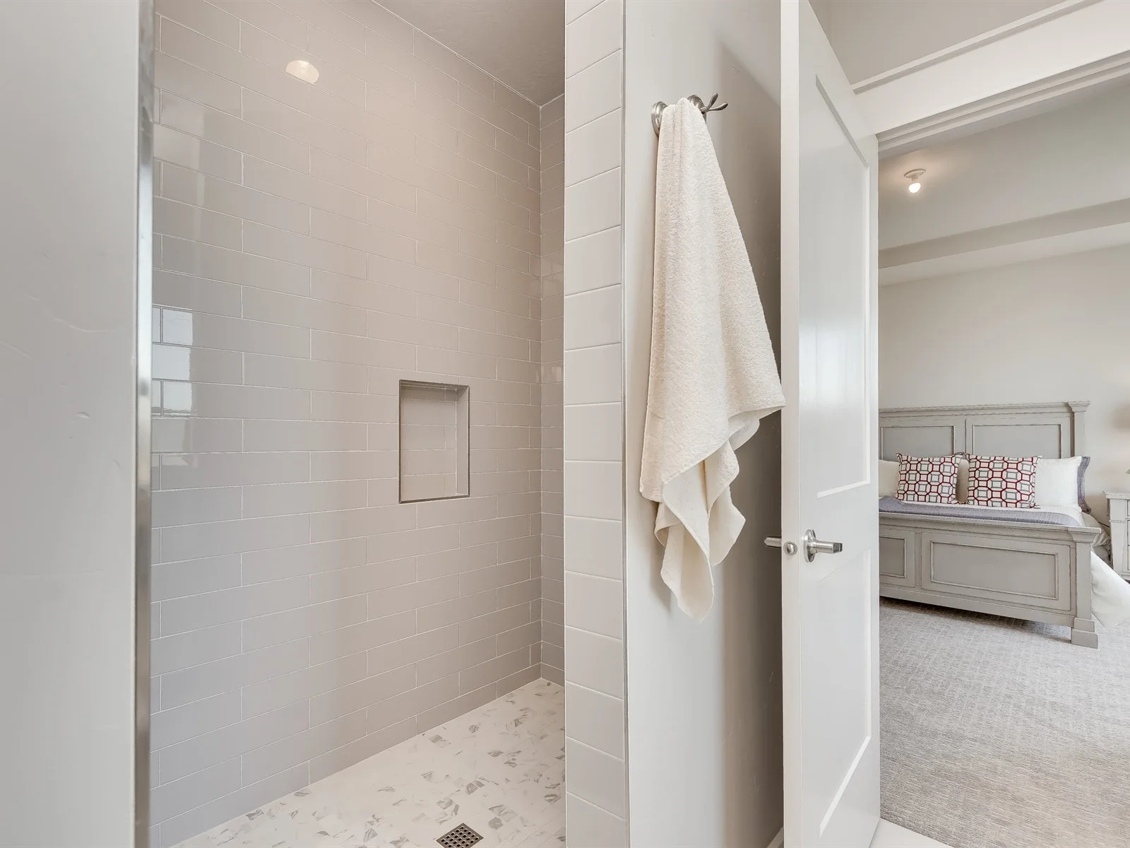 040_Master Bathroom .jpg