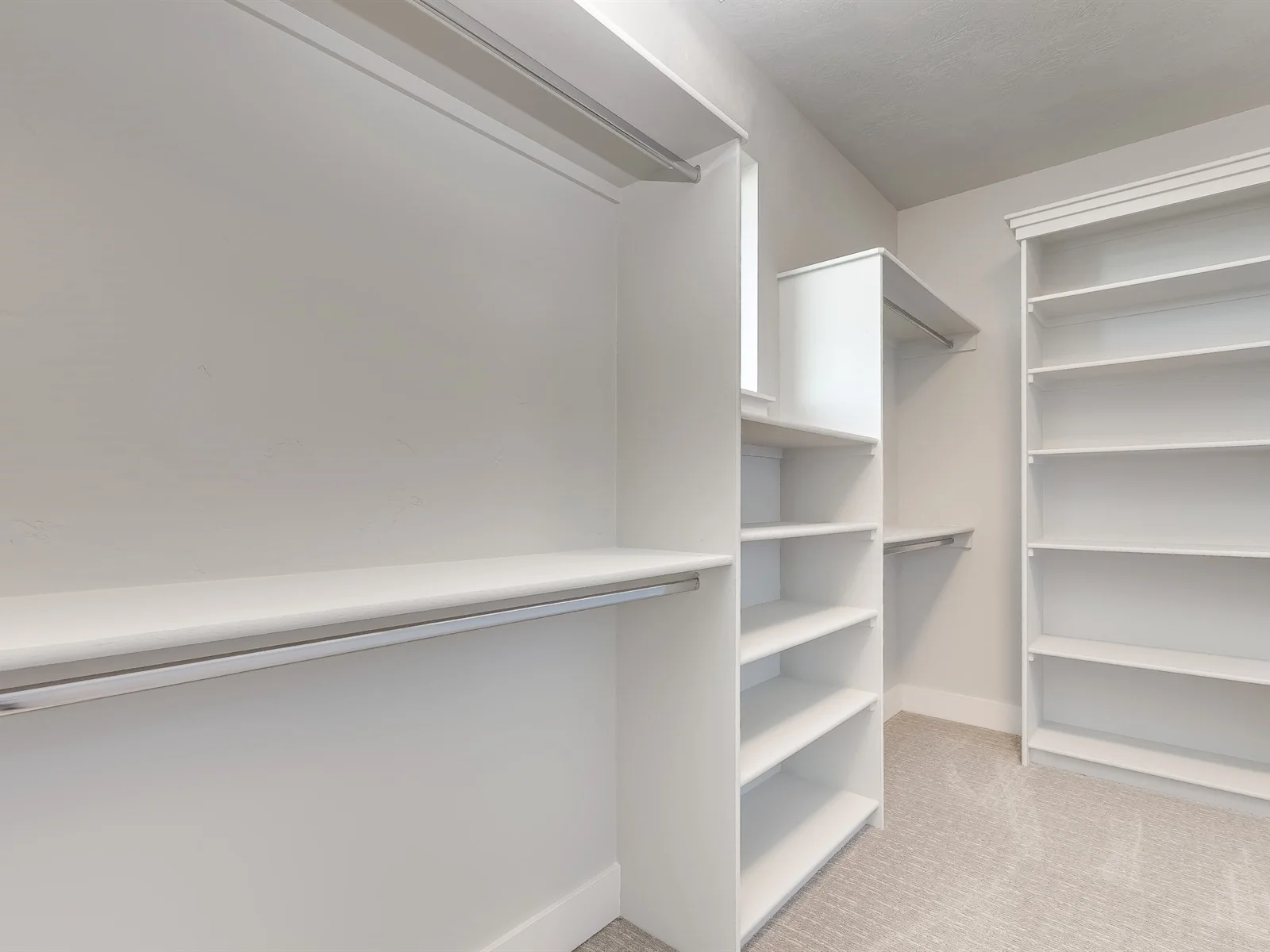 041_Master Closet.jpg