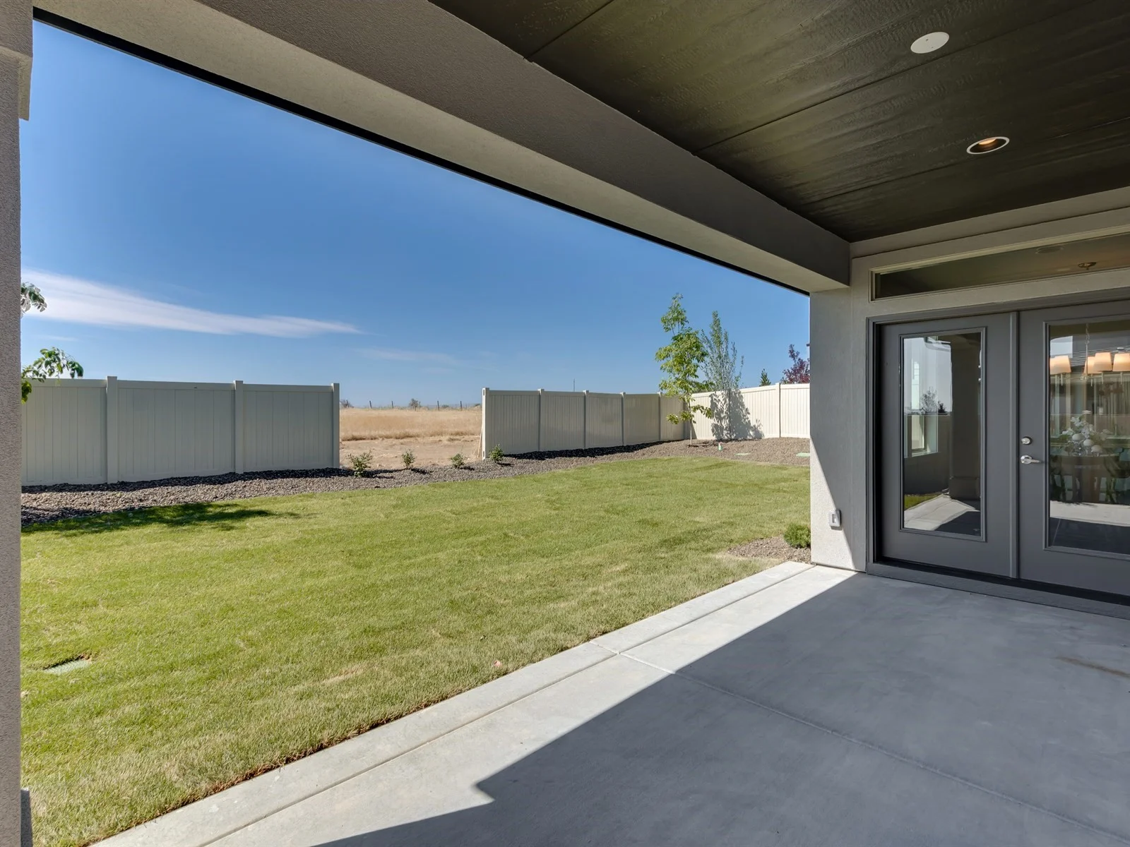042_Exterior Back .jpg