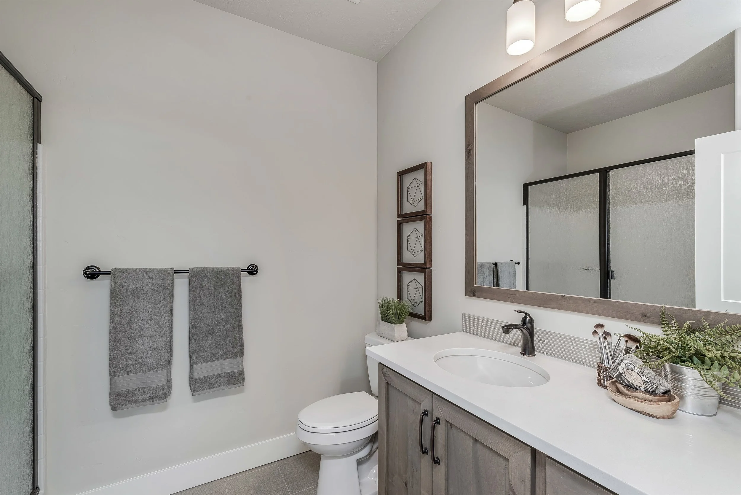 063_Bonus Bathroom.jpg
