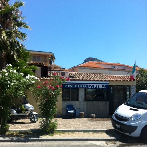 Pescheria La Perla, Via Dei Caduti 61 - tel: 0789 46240