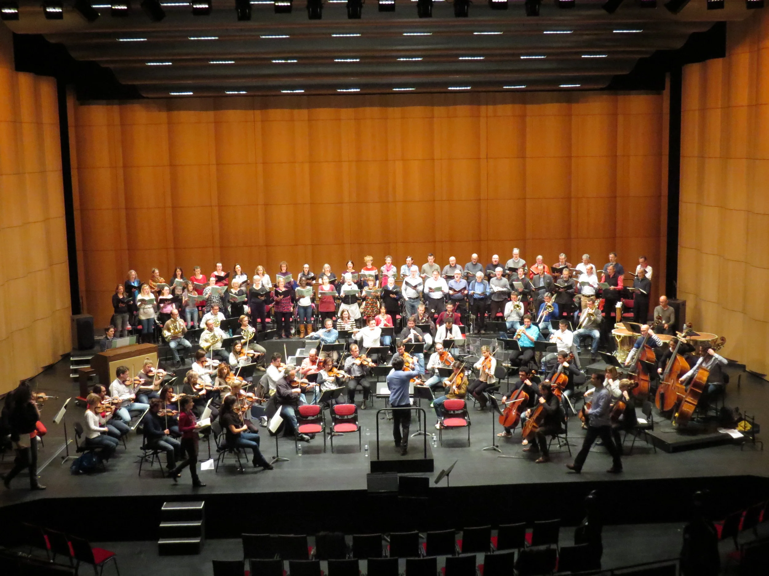 Kazuki Yamadi conducts The Purcell Singers in rehearsal