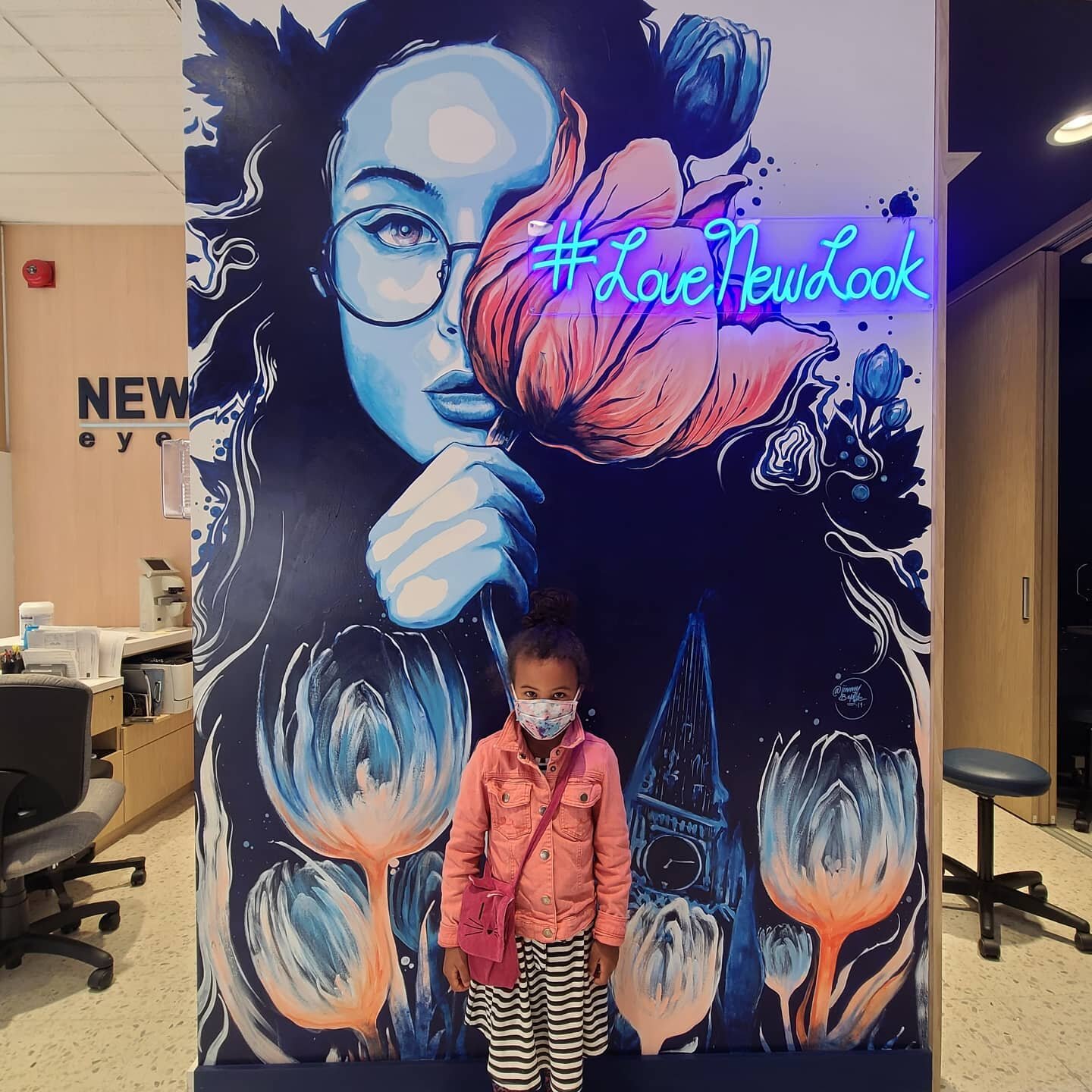 Went mall shopping a few days ago and I took the time to show my first commissioned mural in #Ottawa at the Bayshore Mall to my daughter. 

Thank you @newlook.ca for the opportunity. 

#jimmybaptiste 
#lovenewlook
#mural #art #design