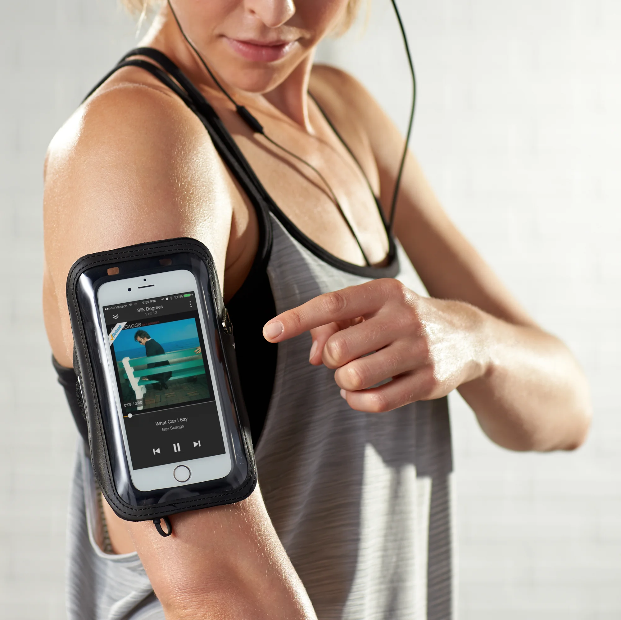 RM_Basics_July_07072016_Anna_BFNW_RunningArmBand_iphone6_6s_touchscreen_SQ-673_jw_v1.jpg