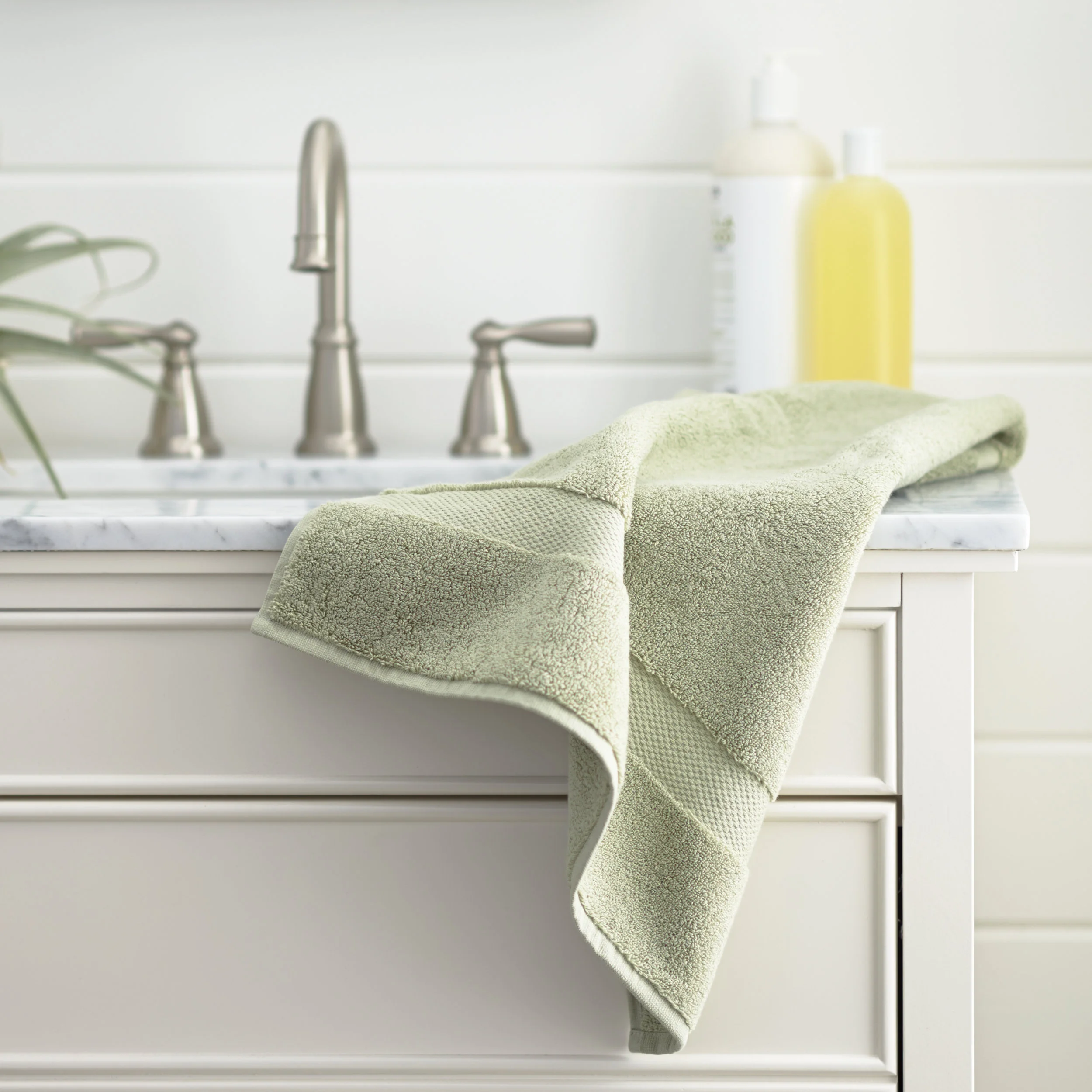 02282016_Luxury820_HandTowel_Sage_SQ_jw_v1.jpg