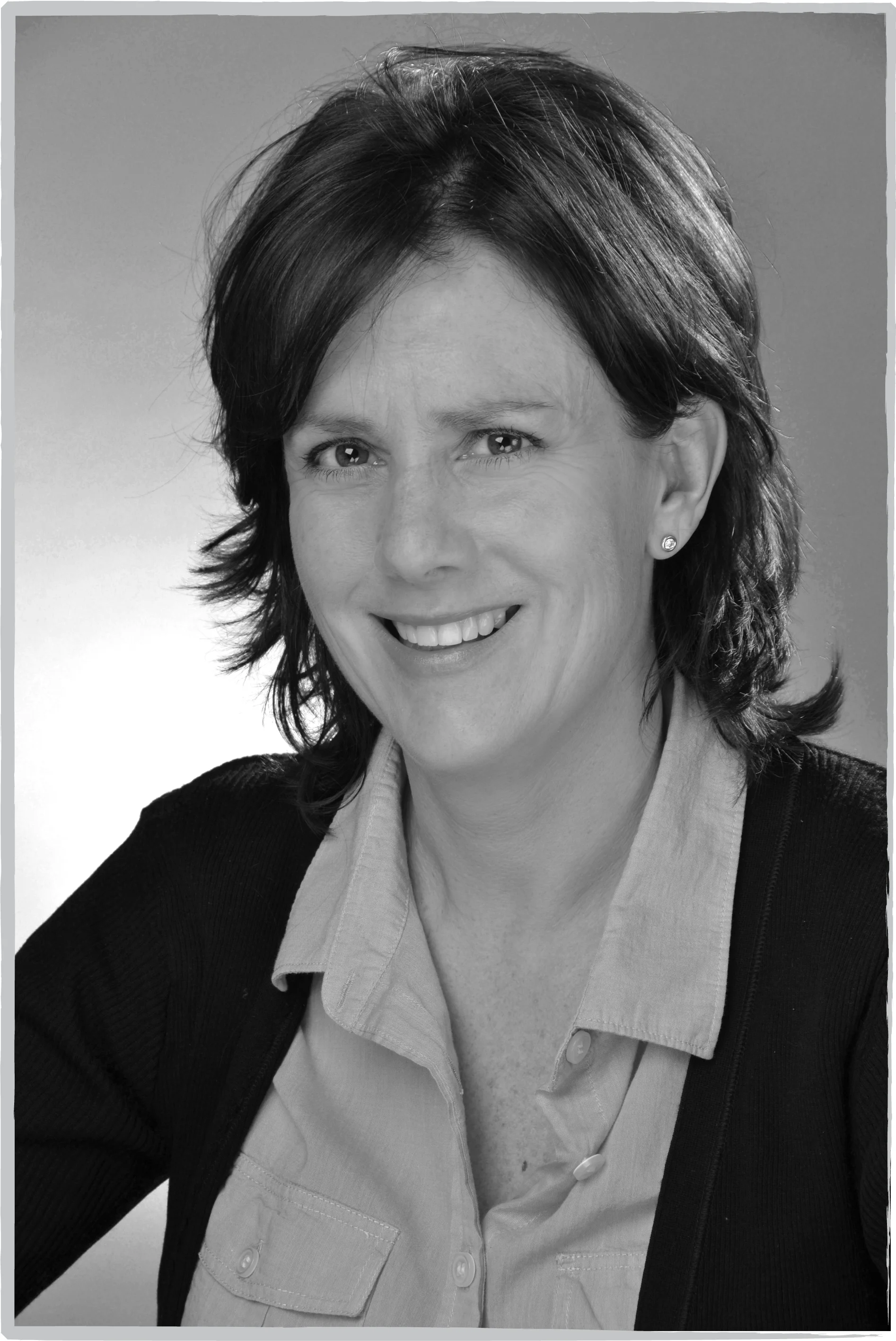yvonne-black-white-frame.jpg