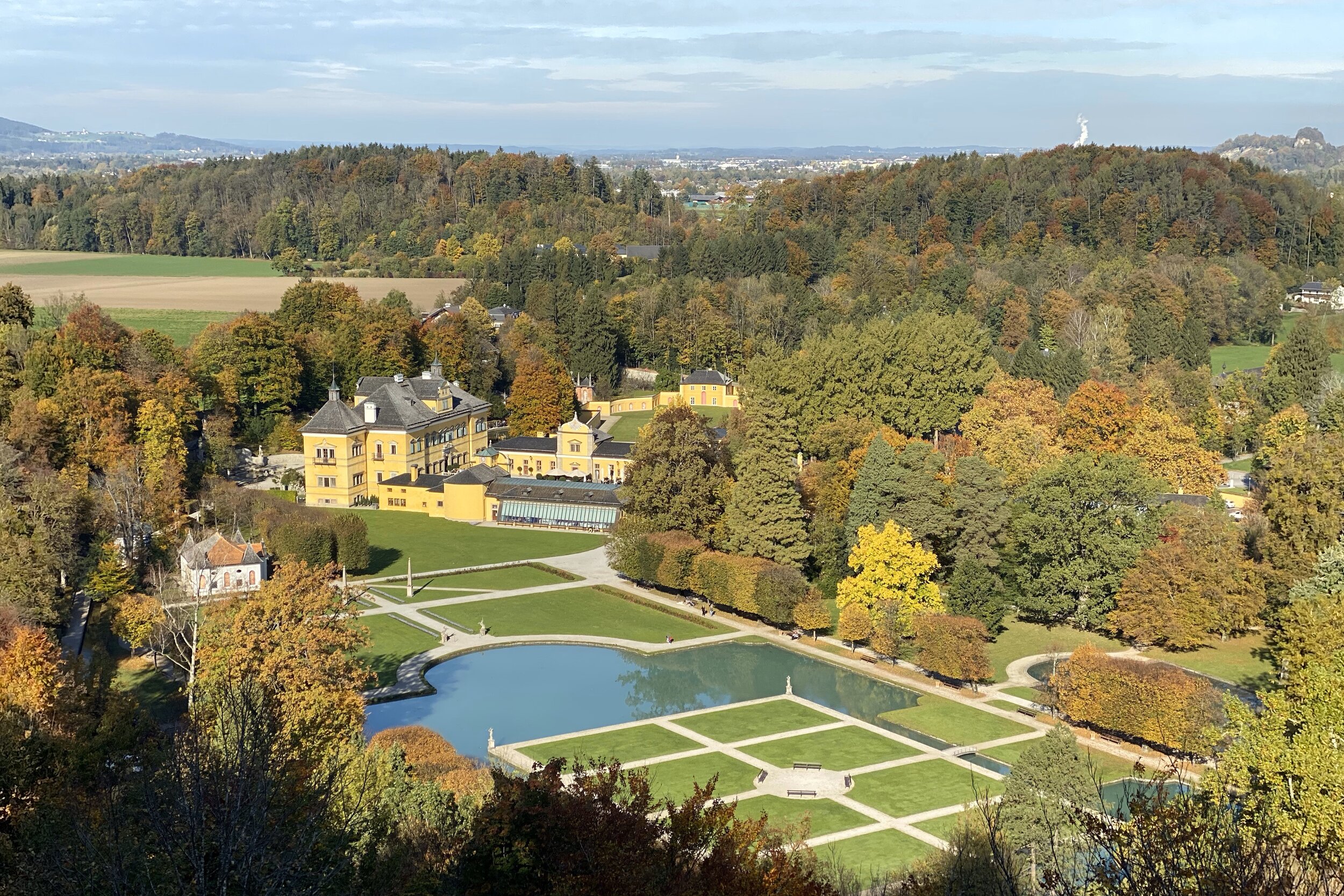  View of Hellbrunn Palace and gardens 