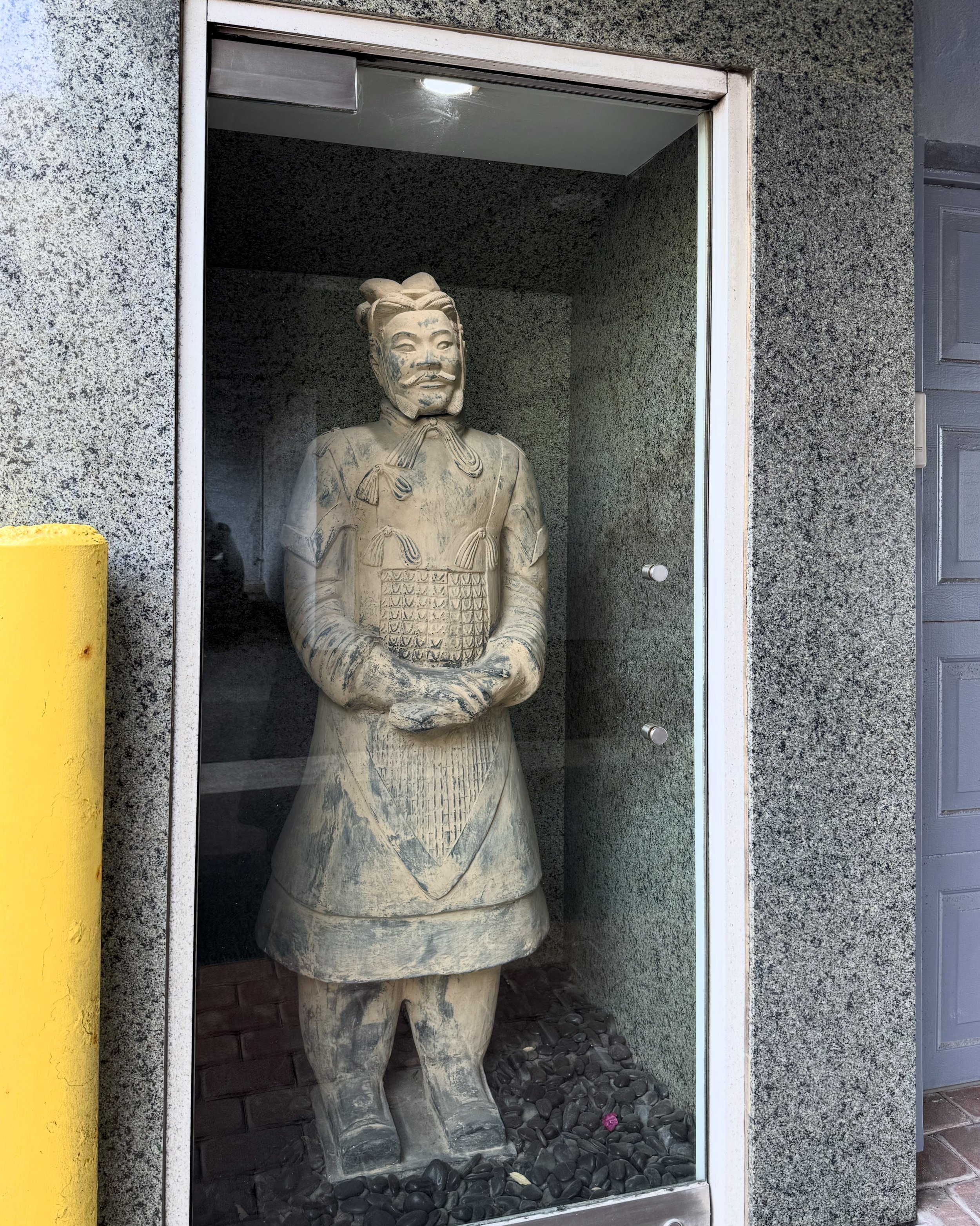 Statue similar to terra cotta warriors