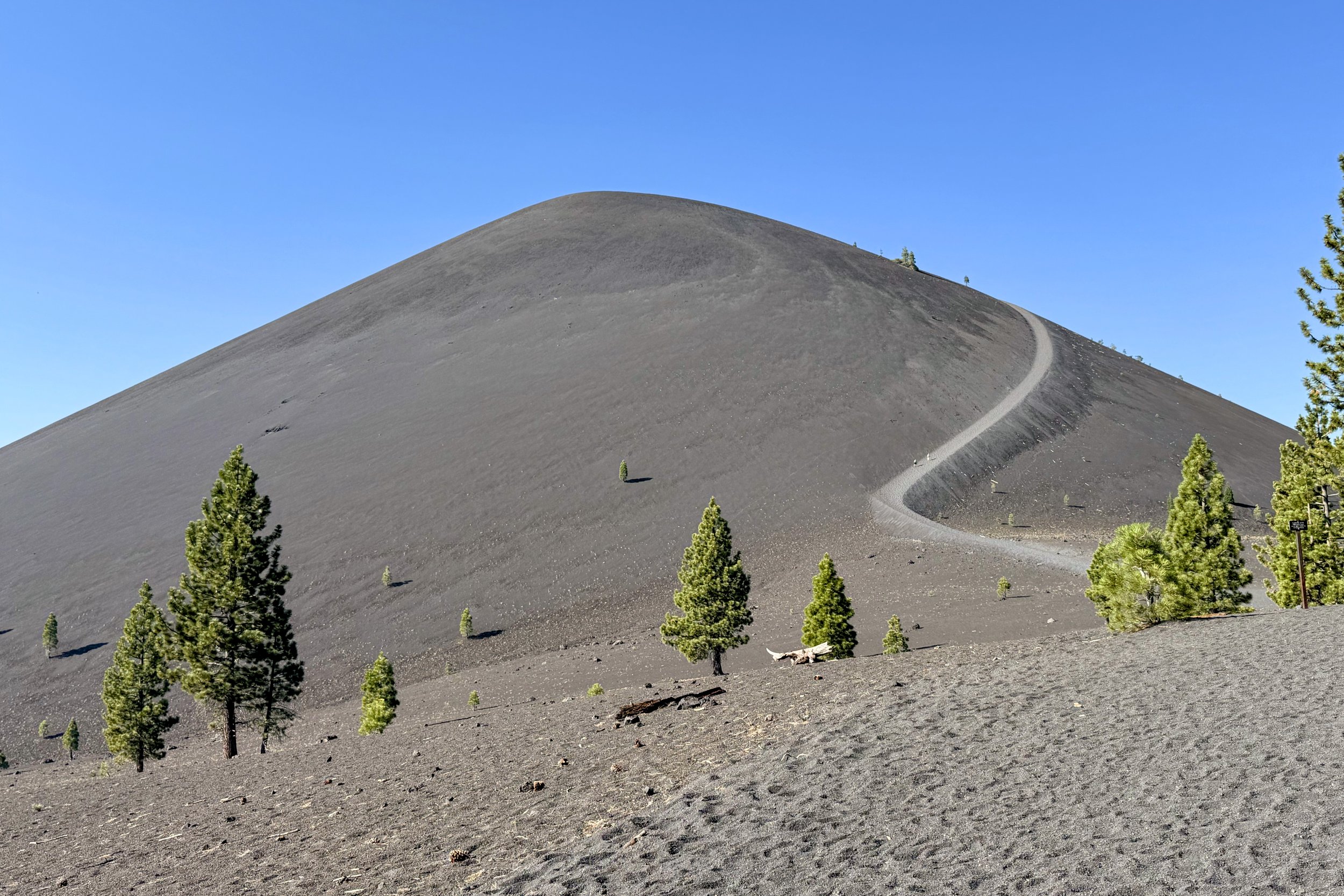 Steep path going up Cinder Cone